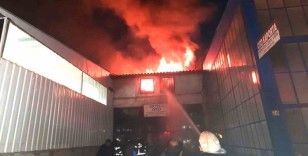 Kütahya’da oto tamirhanesinde yangın
