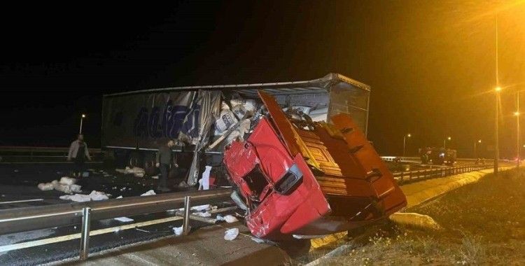 Tırın çarptığı otobüs alev aldı: 5 yaralı
