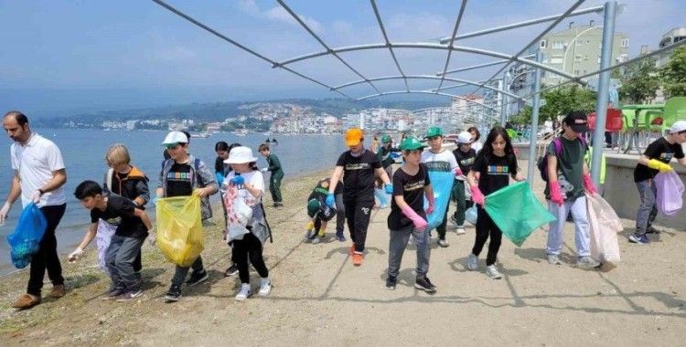 Bursa sahillerinde gönüllü temizlik
