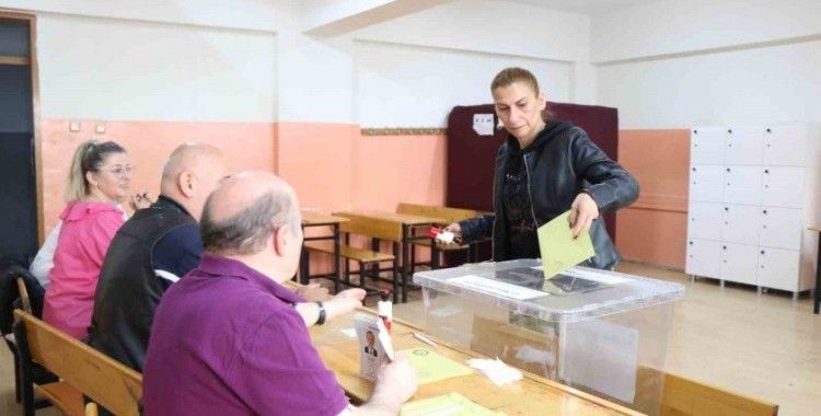 Samsun’da oy kullanma işlemi başladı
