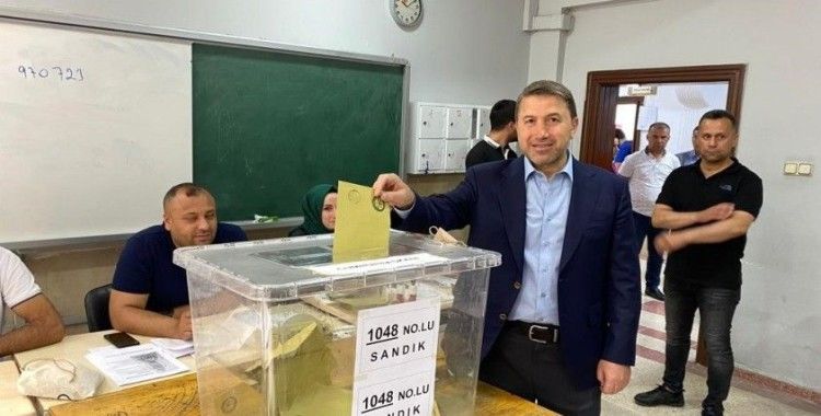 Siirt Ticaret ve Sanayi Odası Başkanı Kuzu oy kullandı
