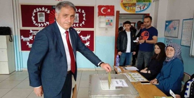 Milletvekili Avcı ve Bozkurt oyunu kullandı
