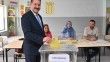 Başkan Yılmaz, oyunu ailesi ile birlikte kullandı
