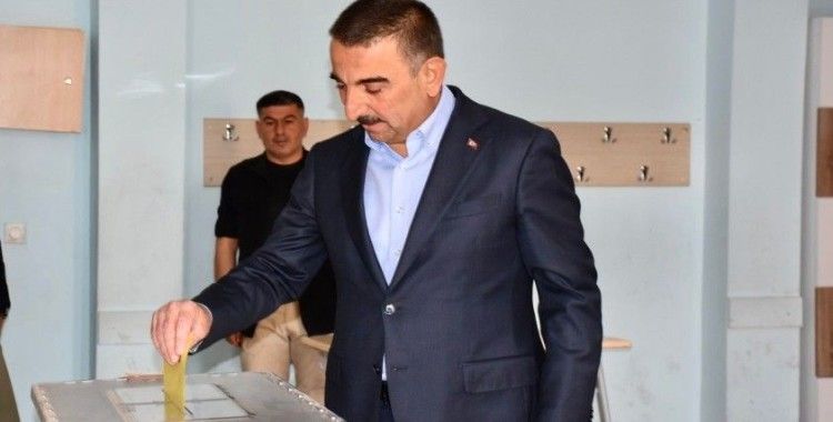 Siirt Valisi Hacıbektaşoğlu oyunu kullandı
