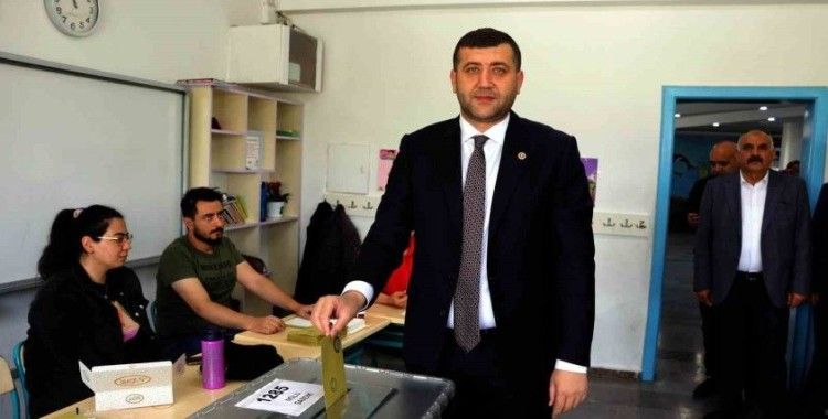 Oyunu kullanan Baki Ersoy: “Açık ara farkla Recep Tayyip Erdoğan kazanacaktır diye umut ediyorum”
