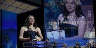 Merve Dizdar Cannes Film Festivali'nde 'En İyi Kadın Oyuncu' ödülünü kazandı
