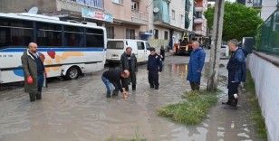 Su baskınlarının yaşandığı Turgutlu’da ekipler anında müdahale etti
