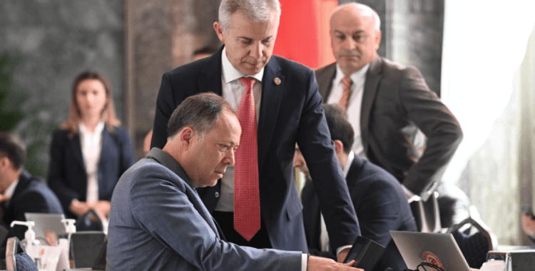 Milletvekilleri kayıt yaptırıyor