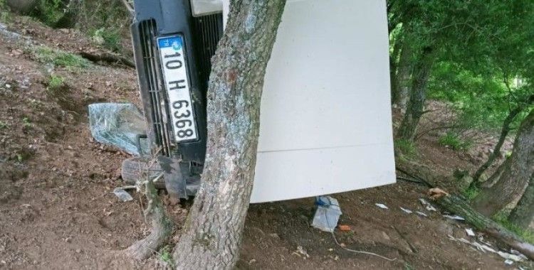 Balya'da otomobil şarampole uçtu: 3 yaralı