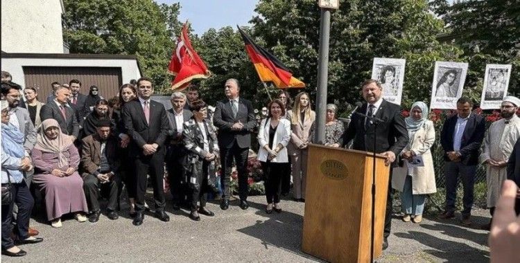 Almanya Solingen'de 30 yıl önce düzenlenen ırkçı saldırıda yaşamını yitirenler anıldı