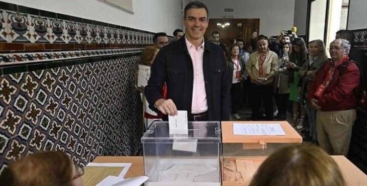 İspanya'da yerel seçimleri kaybeden Başbakan Sanchez'den erken genel seçim kararı