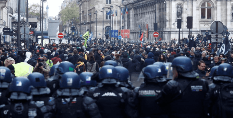 Fransa'da emeklilik reformunu iptal tasarısının mecliste görüşülmesine yeşil ışık