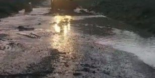 Yağmurdan dolayı kapanan yollarda belediye ekipleri uzun mesai harcadı
