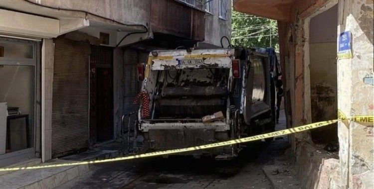 Diyarbakır'da belediyeye ait temizlik aracı maskeli kişilerce kundaklandı