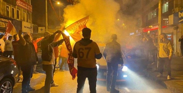 Galatasaray şampiyonluğunu ilan etti, Zonguldaklılar sokağa akın etti
