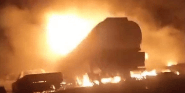 Gana'da otobüs ile tankerin çarpıştığı kazada 16 kişi hayatını kaybetti