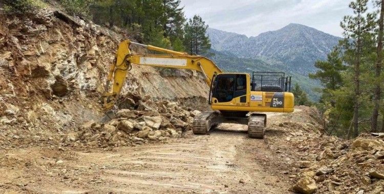 Büyükşehir Belediyesi’nden Pembelik’te yol çalışması
