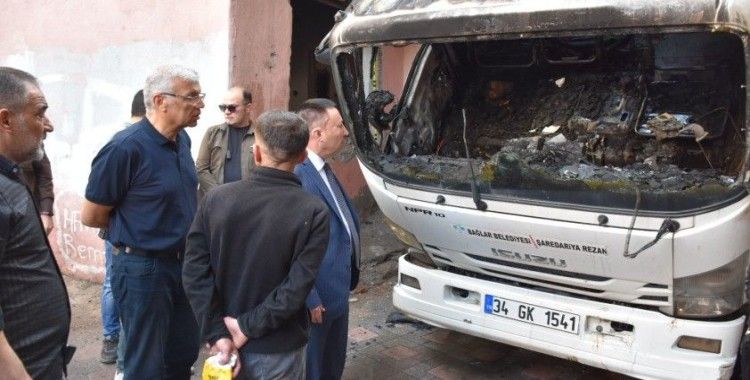 Bağlar Belediyesi'nin temizlik aracına hain saldırı