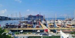 İki gemi ile Bodrum’a 1982 yolcu geldi
