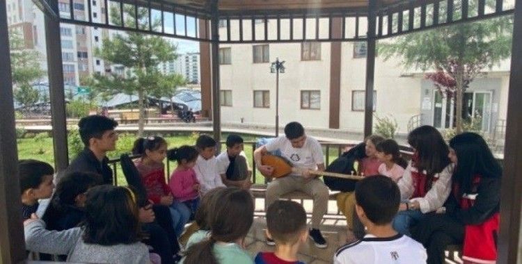 Elazığ’da depremzede çocuklar yalnız bırakılmıyor
