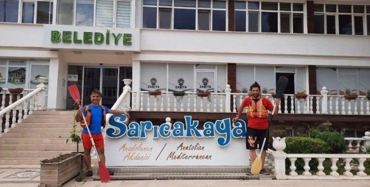 ESDAG üyeleri debisi yükselen Sakarya Nehri’nde kano yaptı
