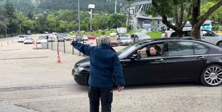 (Özel) Navigasyon sürücüleri şaşırtıyor, yanlış yola girenler soluğu merdivenlerde alıyor
