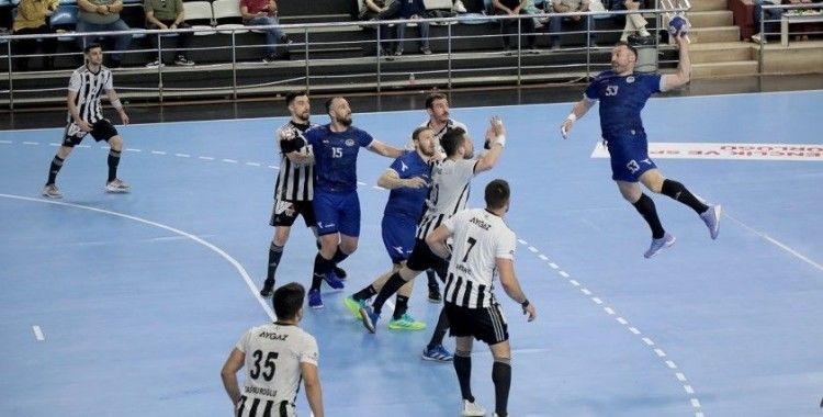 Beşiktaş’ı 36-33 yenen Sakarya Büyükşehir adını finale yazdırdı
