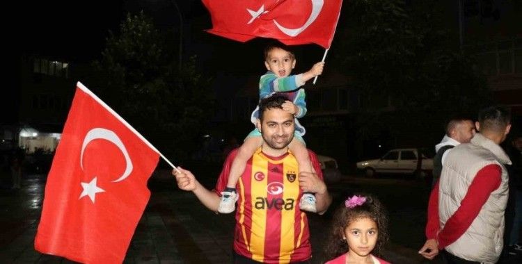 Galatasaray’ın şampiyonluğu Taşova’da coşkuyla kutlandı
