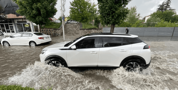 Çorum'u sağanak vurdu