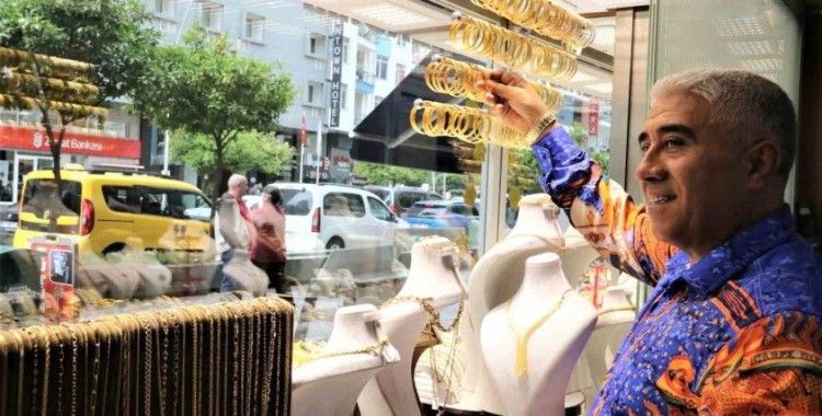 40 yıl önce köydeki markette kurduğu hayalini şehirde gerçekleştirmenin gururunu taşıyor
