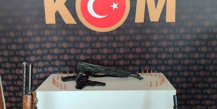 Kahramanmaraş’ta silah kaçakçılığı operasyonu: Biri Kalaşnikof 4 silah ele geçirildi
