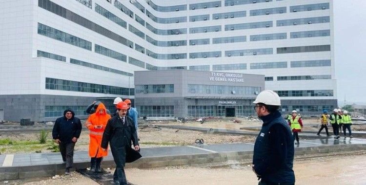 Rektör Ahmet Tekin, Şehir Hastanesini inceledi
