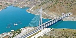 16 şehri birbirine bağlayan ’Fırat’ın gerdanlığı’ Kömürhan Köprüsünü 7 milyondan fazla araç kullandı
