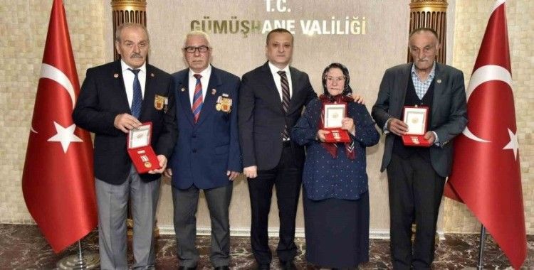 Gümüşhane’de Kıbrıs Gazileri madalyalarını aldı
