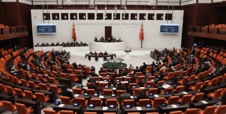 TBMM'de 600 milletvekilinin 335'i ilk kez seçildi