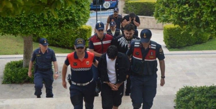 Göçmen kaçakçılarına ağır darbe: 8 tutuklu