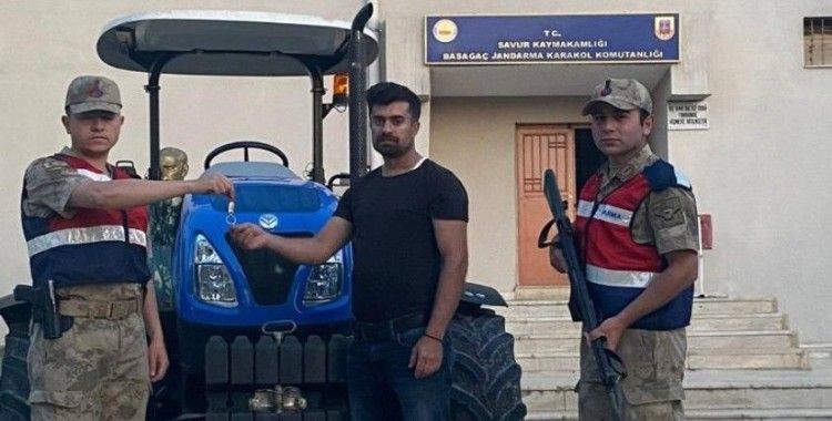 Mardin’de iki ay önce çalınan traktör sahibine teslim edildi
