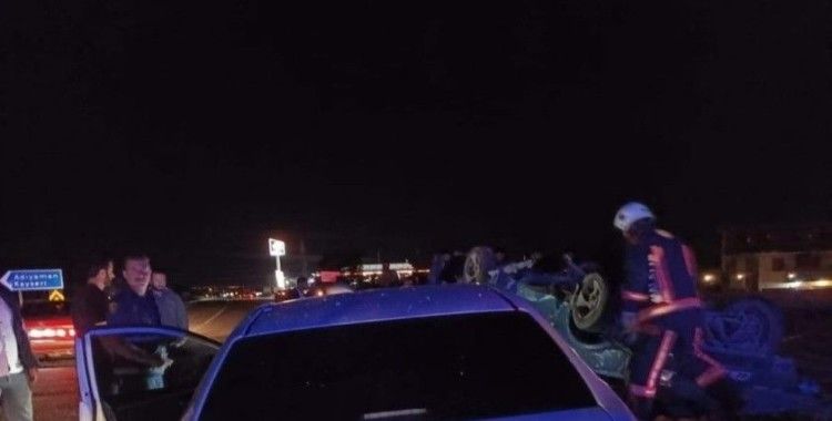 İki araç çarpıştı: 7 yaralı
