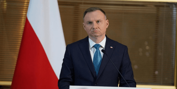 Polonya Cumhurbaşkanı Duda, tepkiler üzerine 'Rus etkisi' yasasında değişikliğe gitti