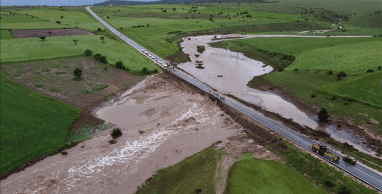 Eskişehir'de kuvvetli yağış sele neden oldu