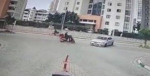 Otomobille çarpışan motosiklet sürücüsü böyle ölümden döndü
