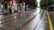 Gök gürültülü sağanak yağış sonrası sokaklar bomboş kaldı
