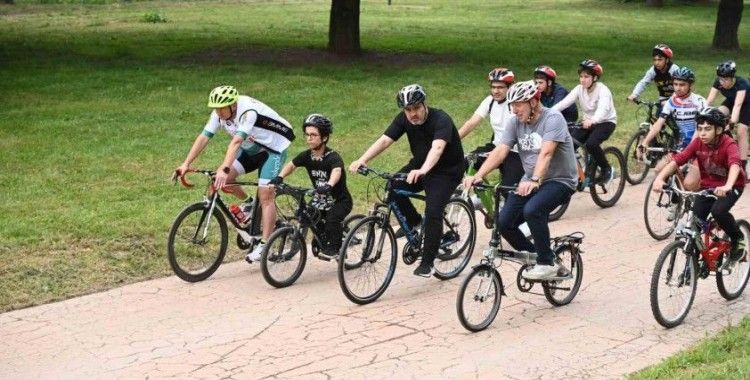 Büyükşehir Belediye Başkanı Aktaş pedal çevirdi
