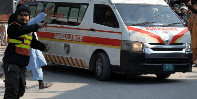 Pakistan'da bombalı saldırıda 2 sivil hayatını kaybetti