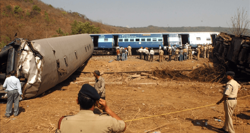 Hindistan'da meydana gelen tren kazasında ölü sayısı 171'e yükseldi