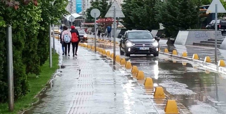 Eskişehir güne yağmurlu başladı
