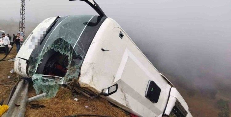 Mersin’de yolcu otobüsü uçuruma devrildi: 1 ölü, 14 yaralı
