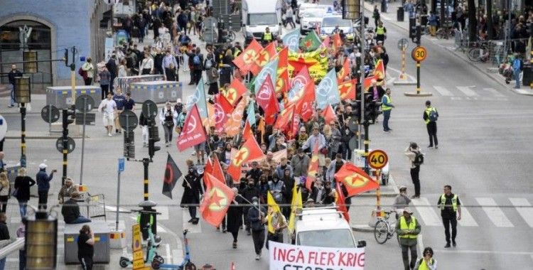 İsveç'te terör örgütü destekçileri yeni terör yasasını protesto etti