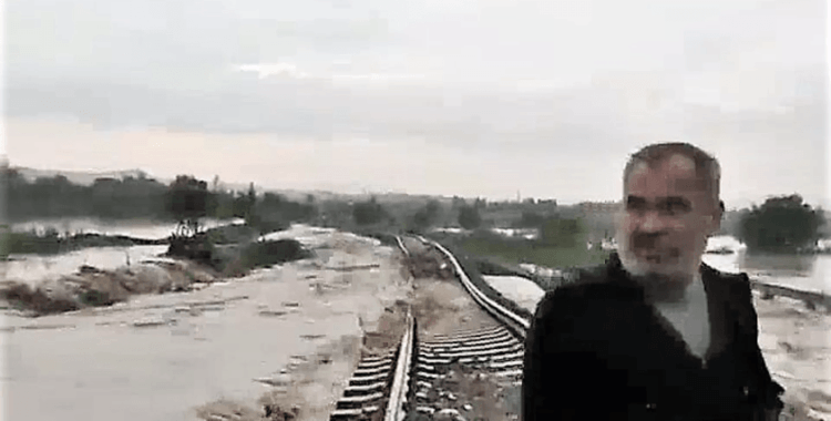 Denizli’de selin çökerttiği bölüme yaklaşan tren son anda durduruldu