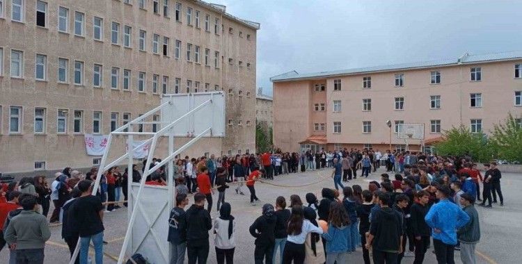 Erzurumlu öğrencilerden örnek davranış
